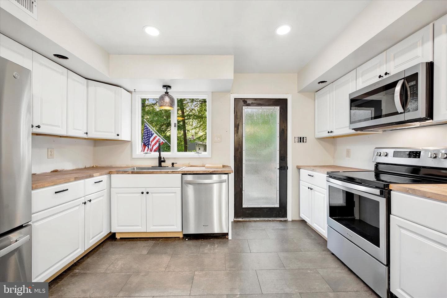 2738 Creek Rd photo 7