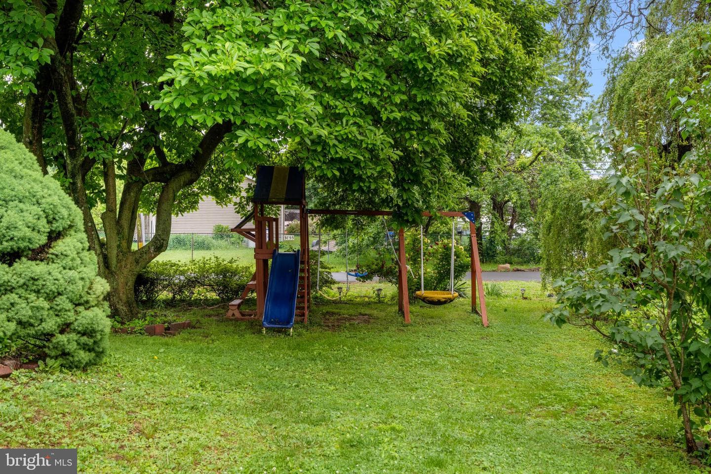 4713 Tremont Avenue photo 3