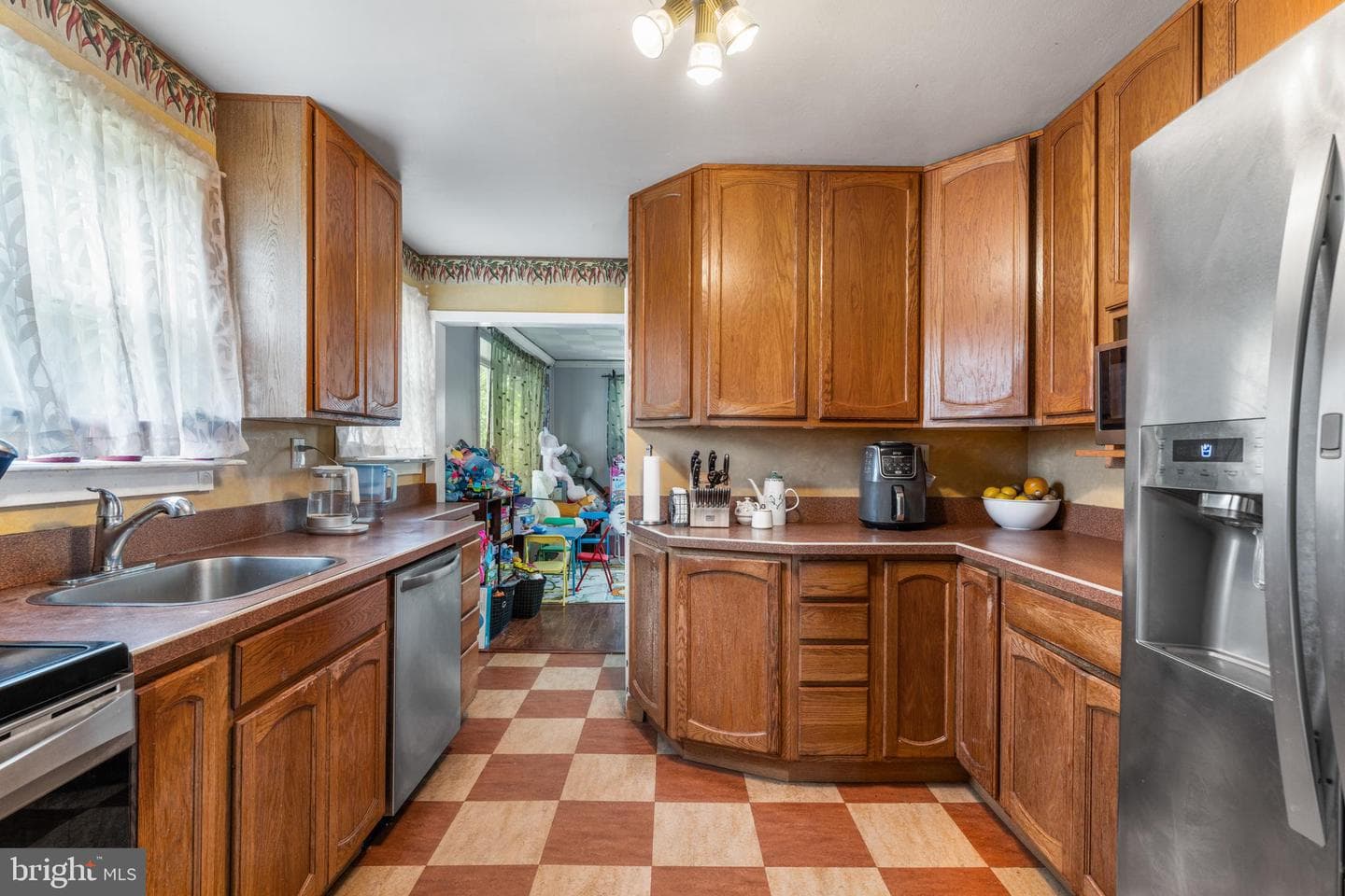 4713 Tremont Avenue photo 8