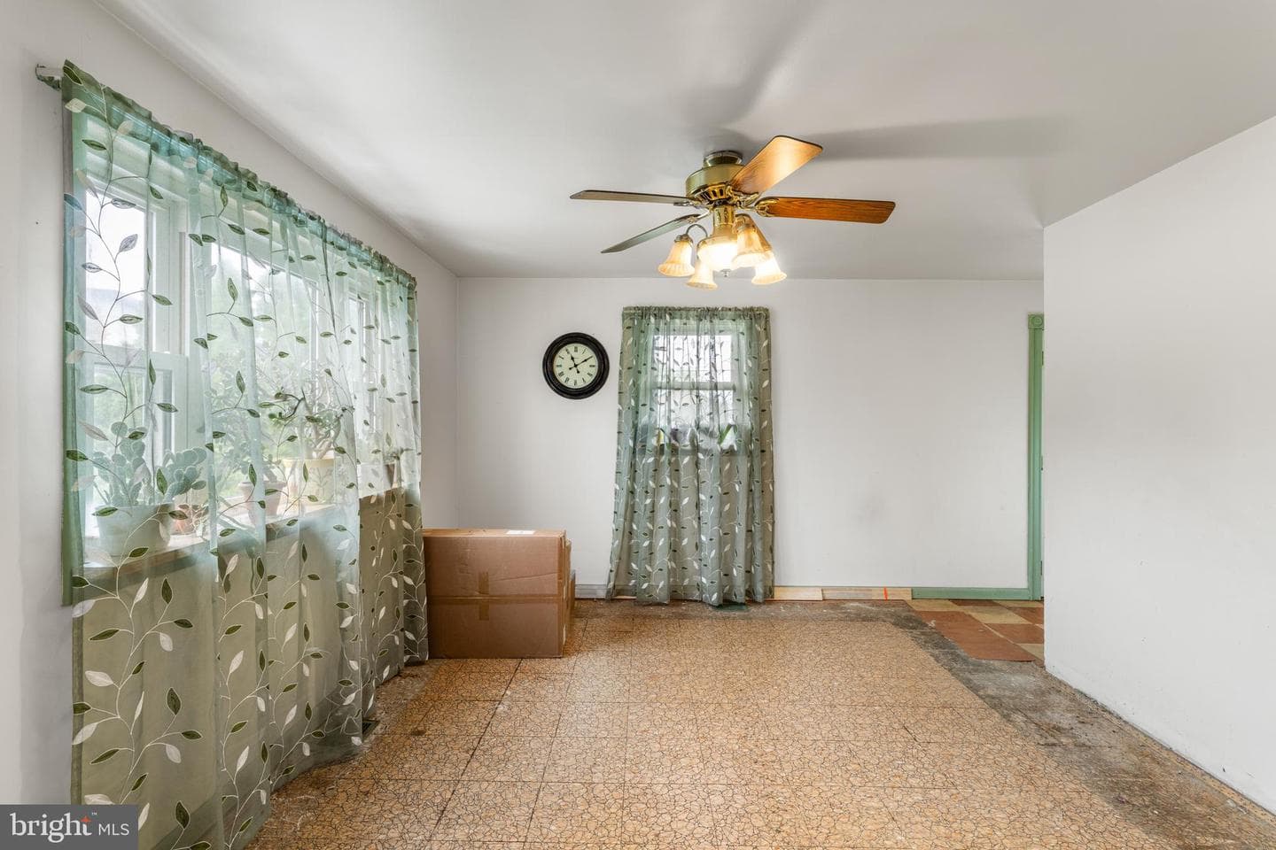 4713 Tremont Avenue photo 9