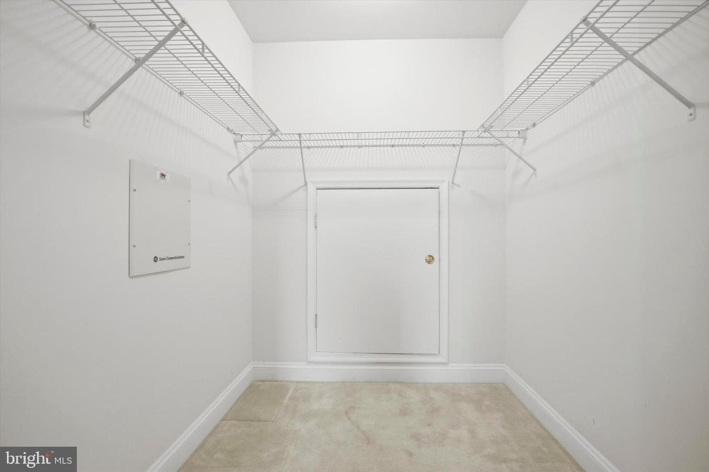 1052 Arbour Lane photo 12