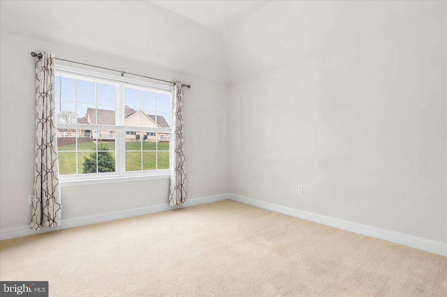 1052 Arbour Lane photo 15