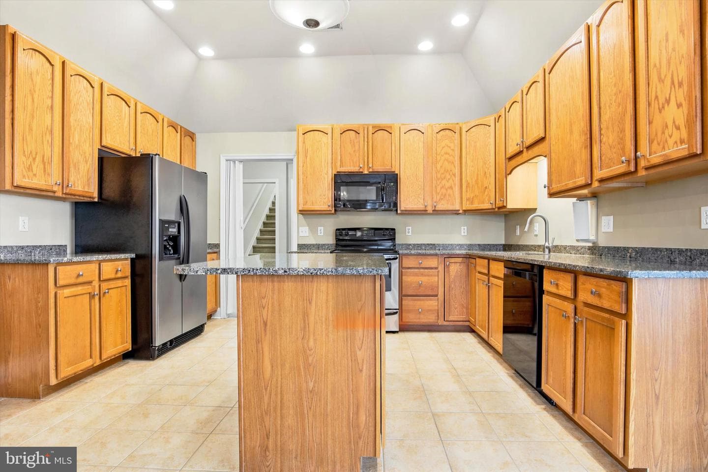 1052 Arbour Lane photo 9