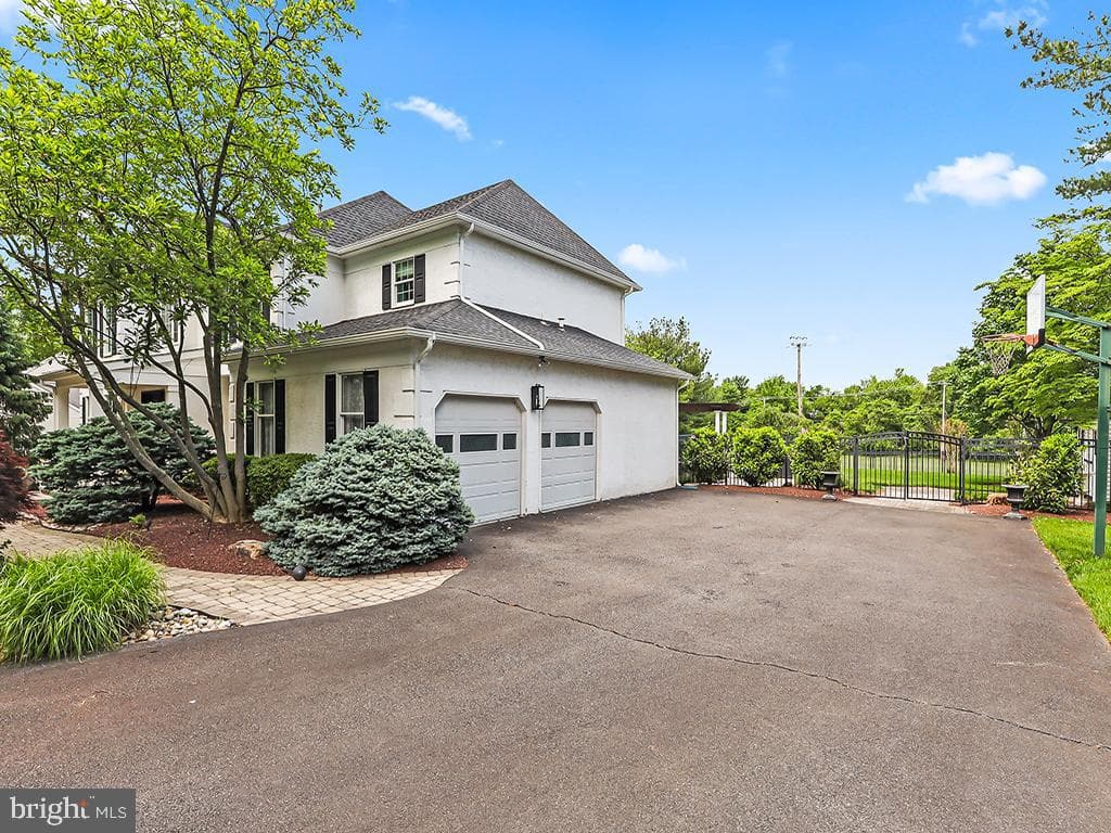 302 Mallard Lane photo 4