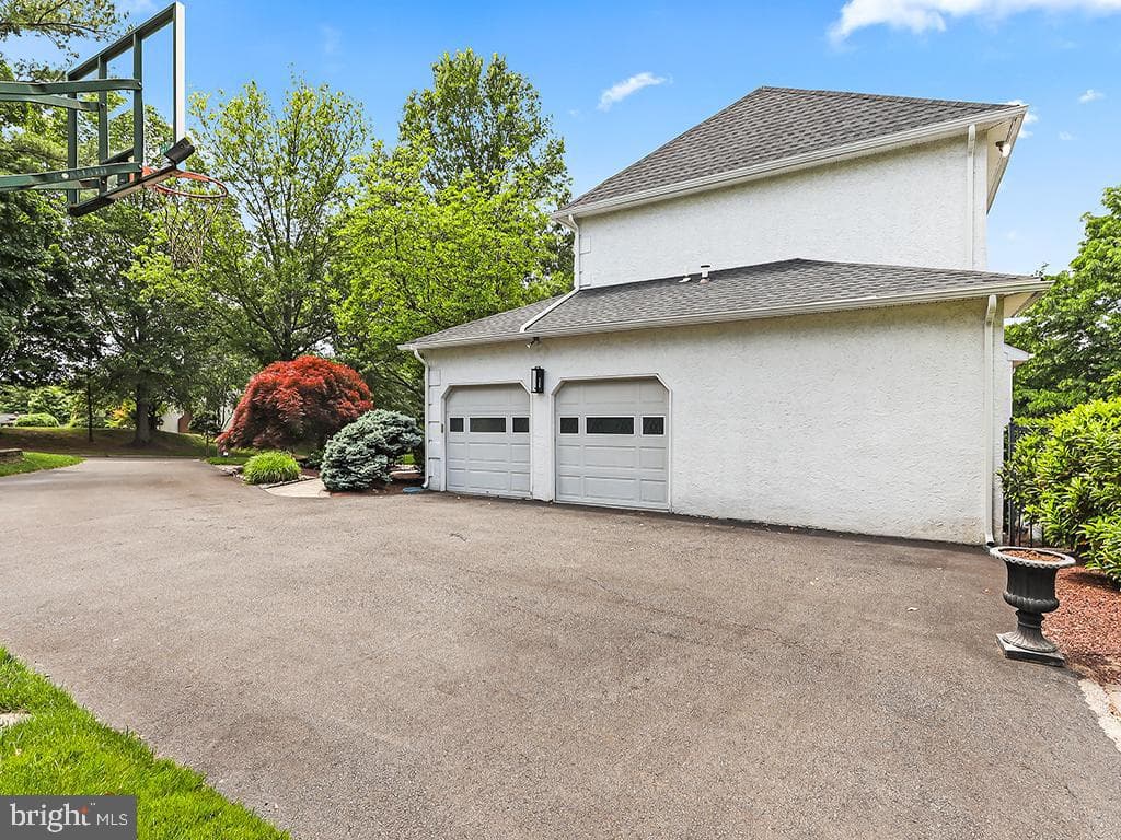 302 Mallard Lane photo 5