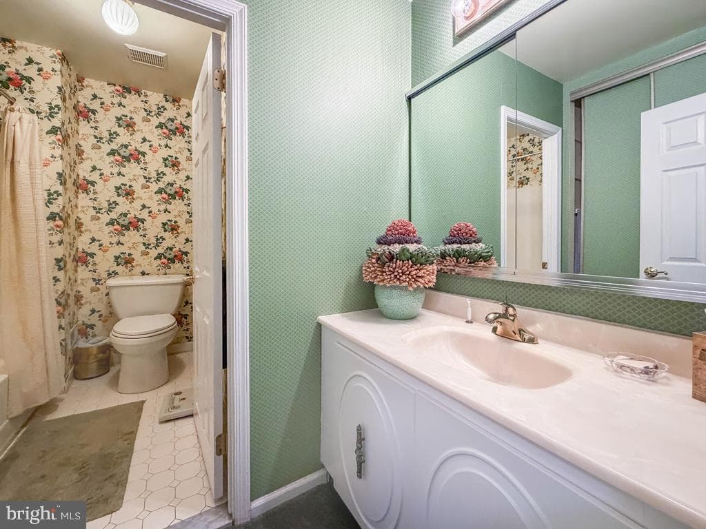 52 Woodbridge Court N photo 32