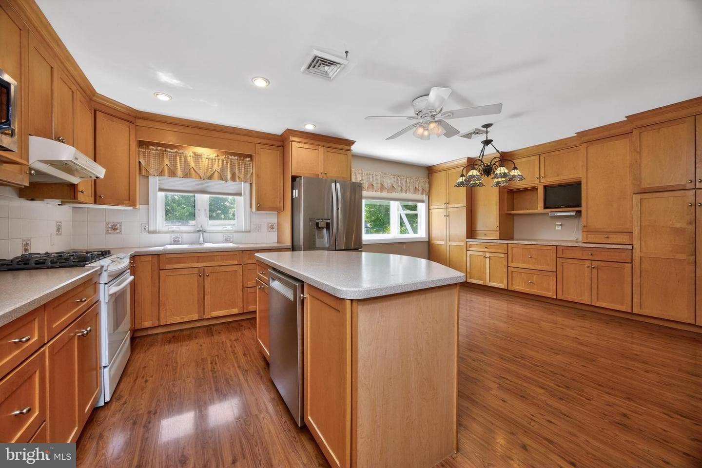 726 Claire Road photo 2