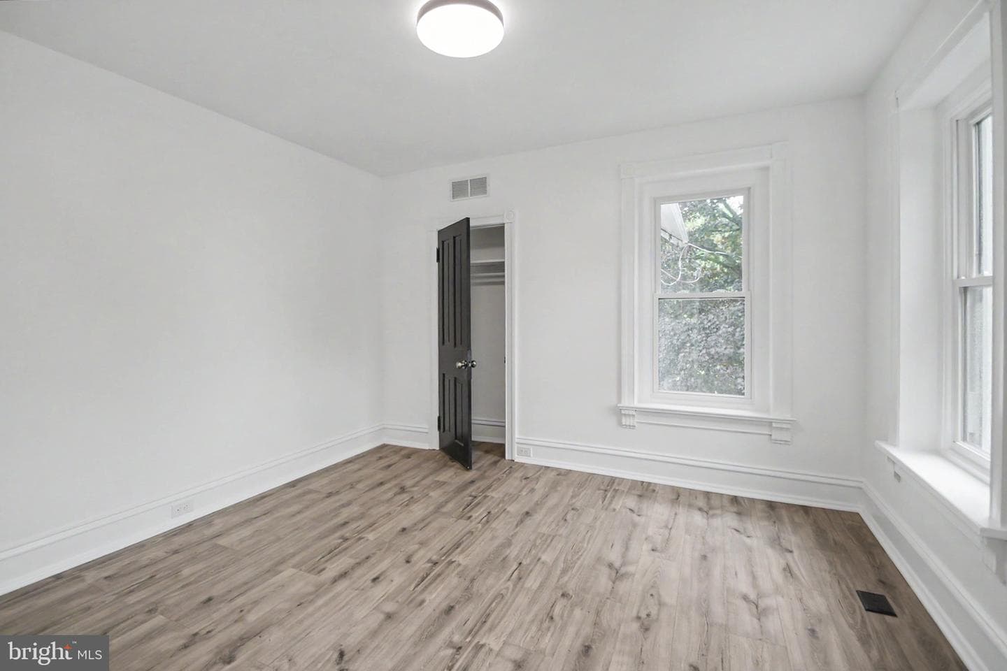 215 Mill Road photo 6