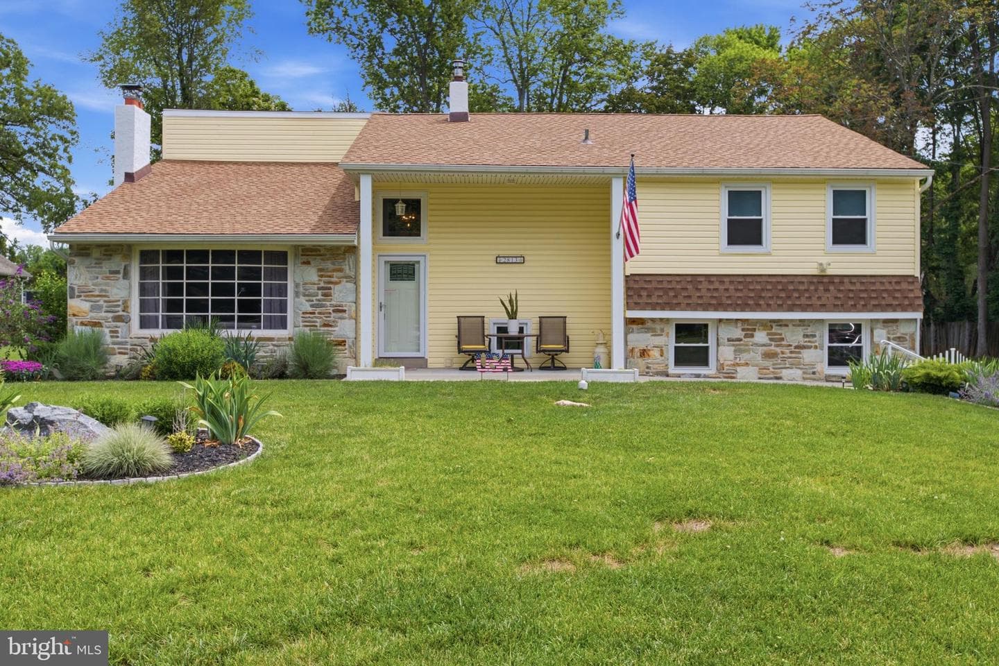 2813 Country Ln photo 1