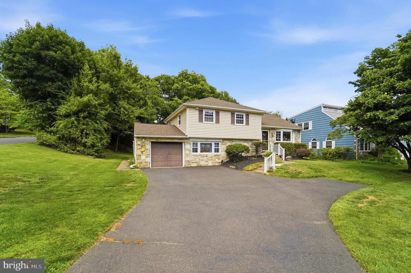 902 Carlin Drive photo 1