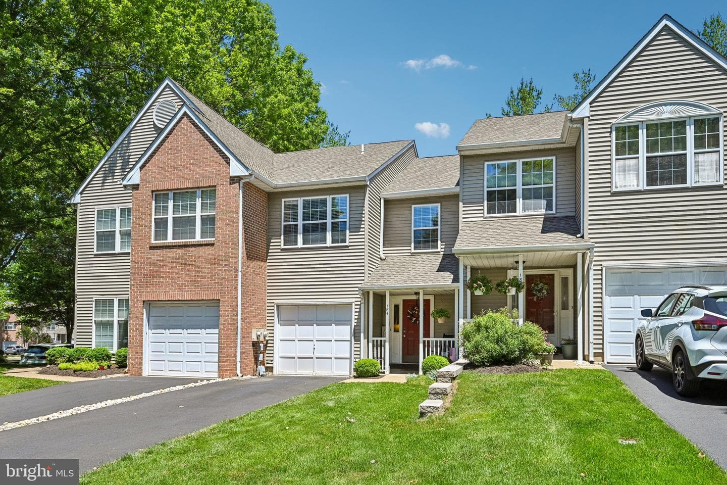184 Victoria Court photo 3