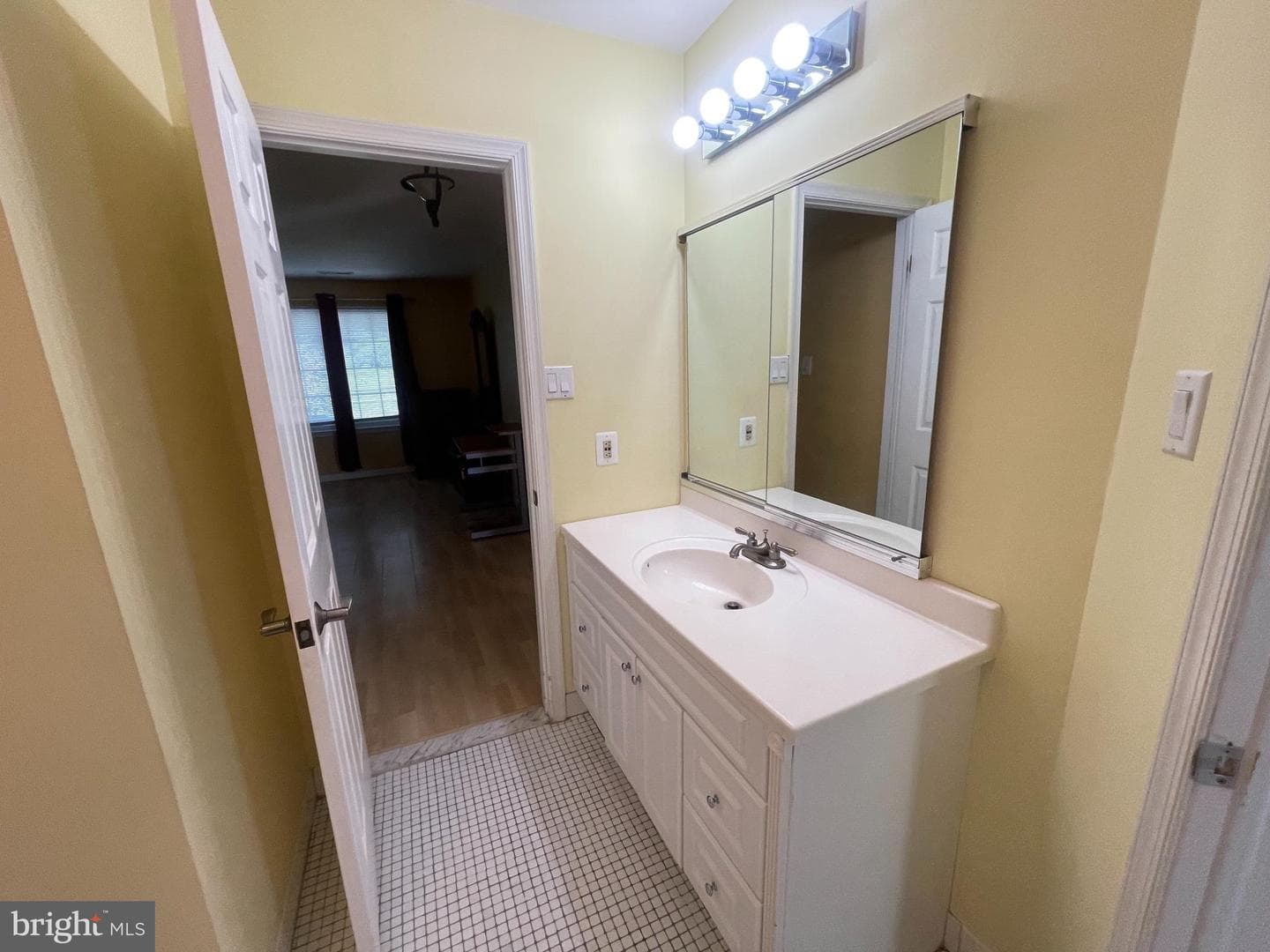 290 Woods Edge Place photo 9