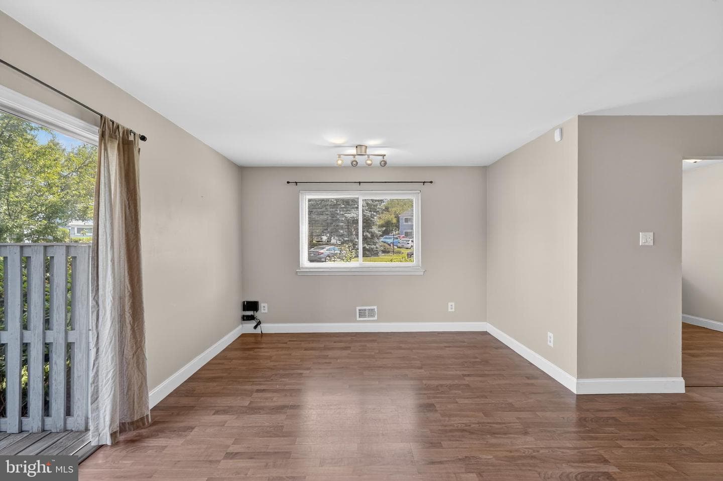 163 Hillcroft Way photo 10
