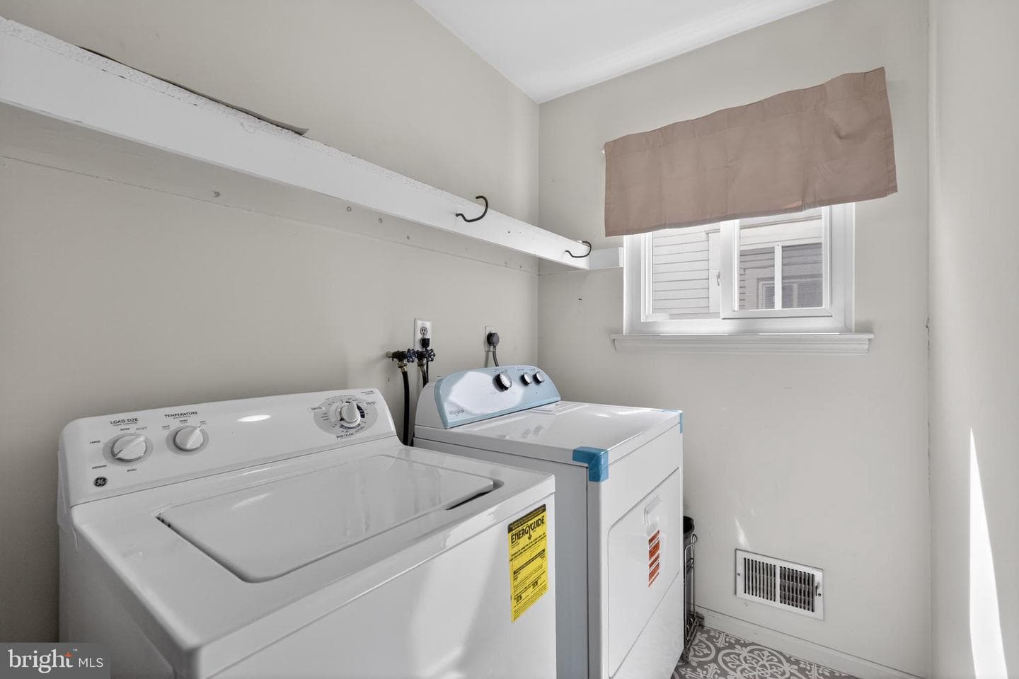 163 Hillcroft Way photo 26