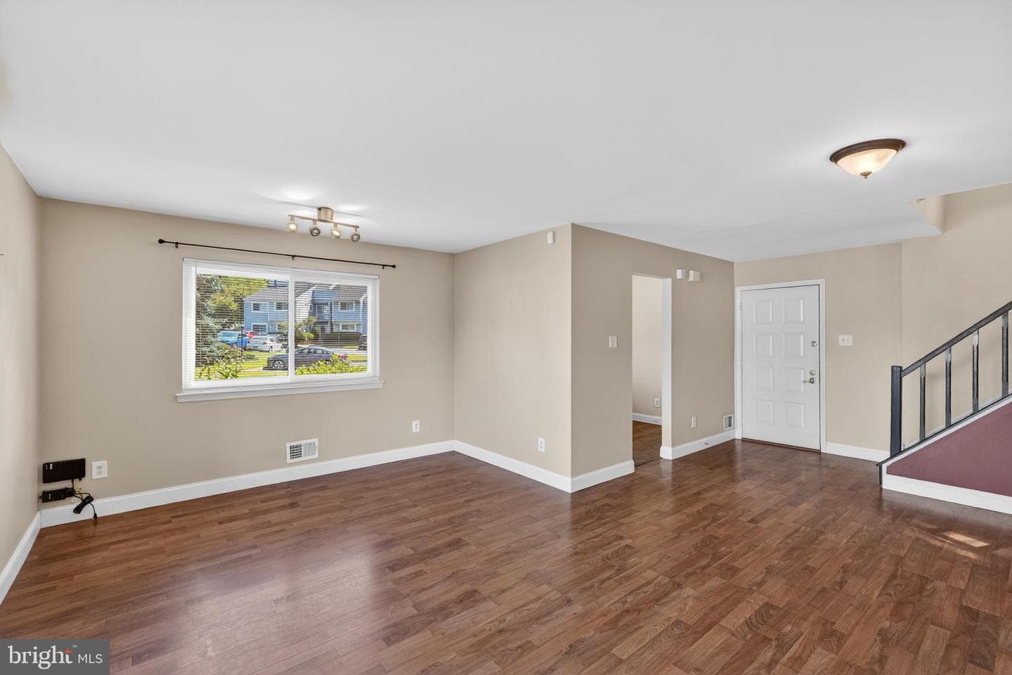 163 Hillcroft Way photo 8