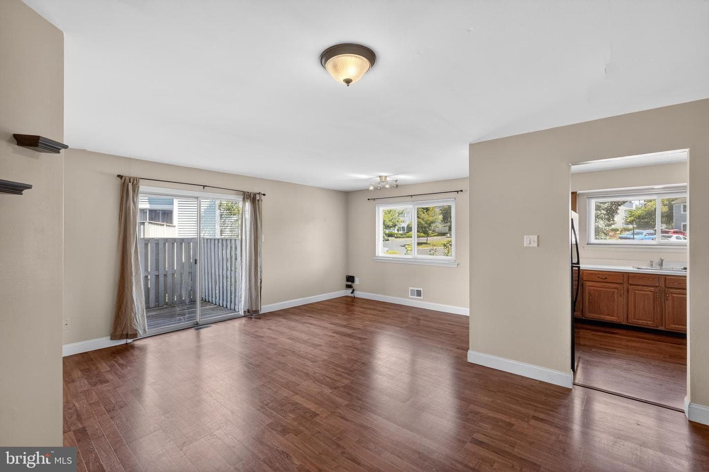 163 Hillcroft Way photo 9