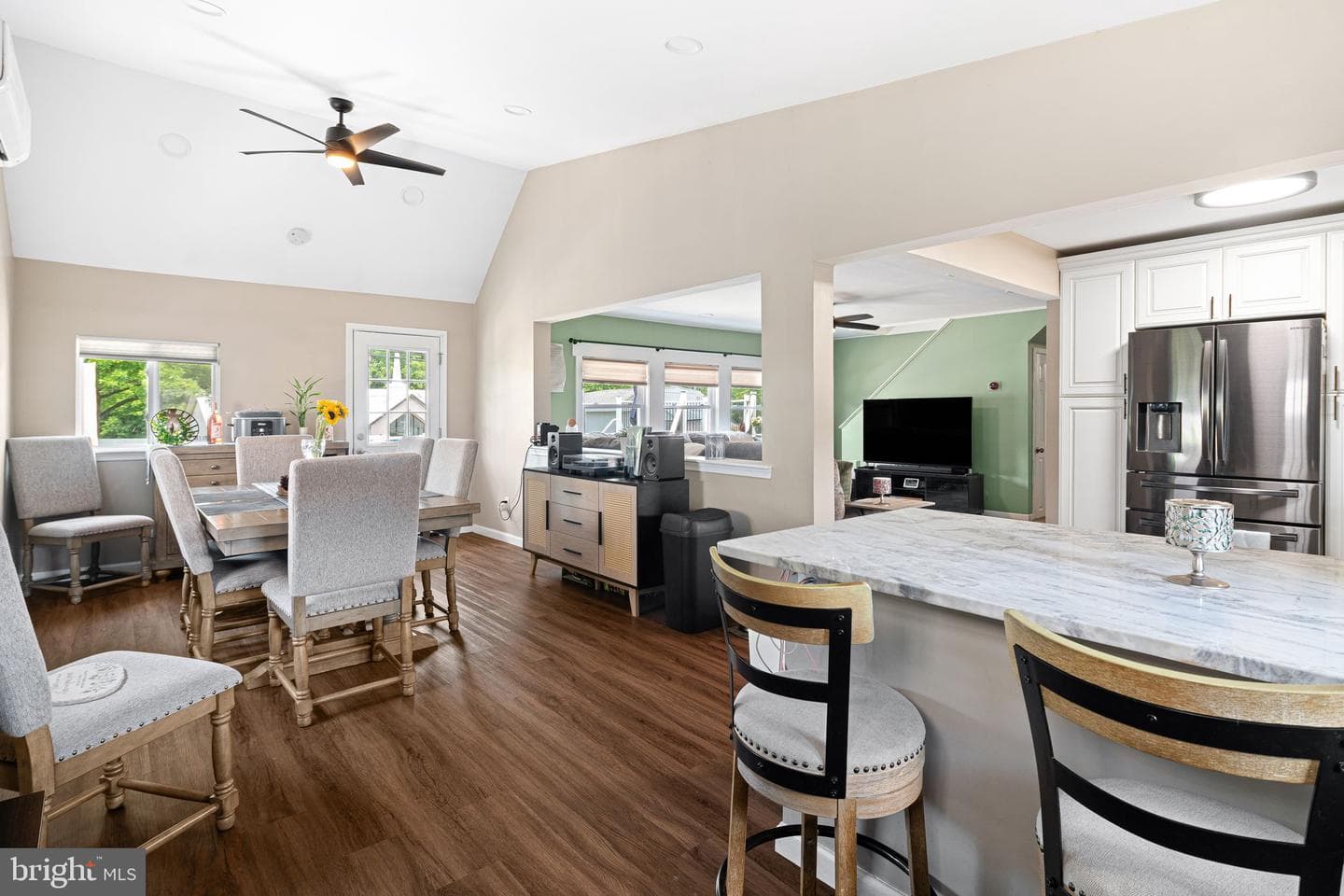 360 Holly Drive photo 2