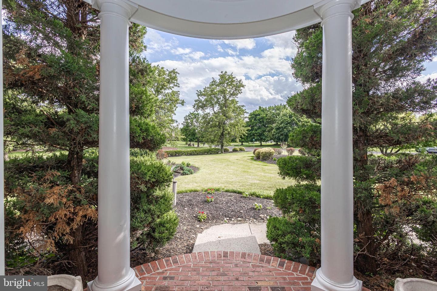 2062 Silverwood Drive photo 3