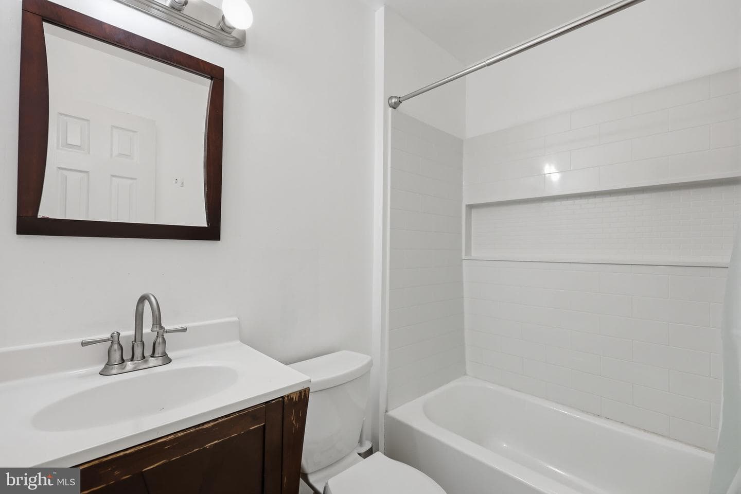 392 Rutgers Court photo 17