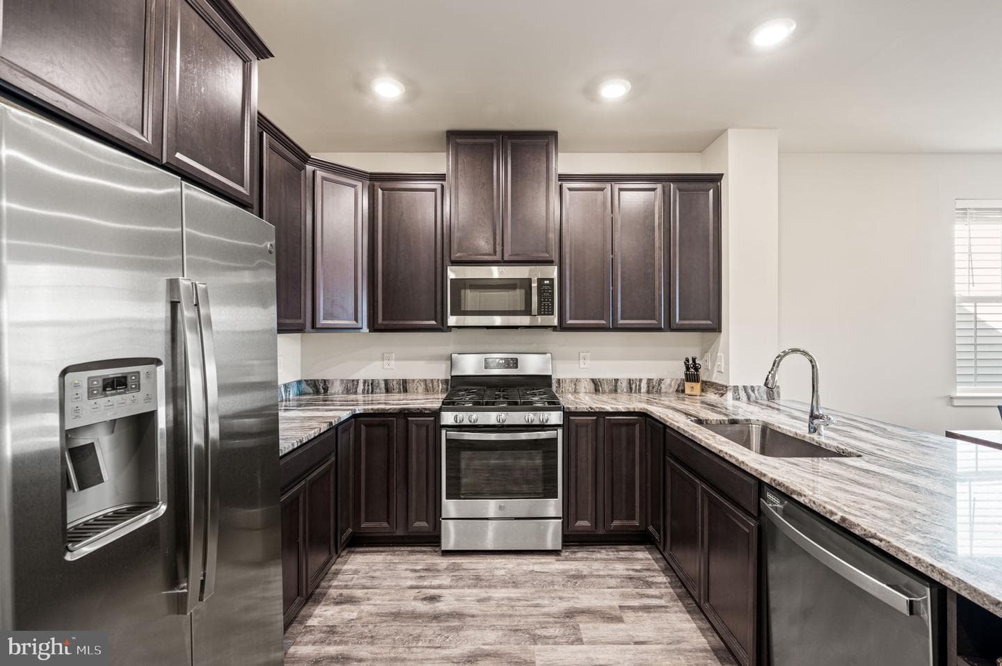 142 Fleet Court photo 12