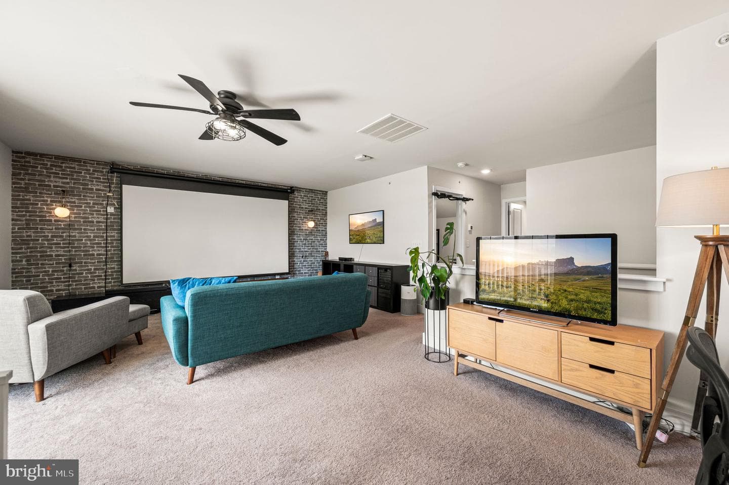 142 Fleet Court photo 32