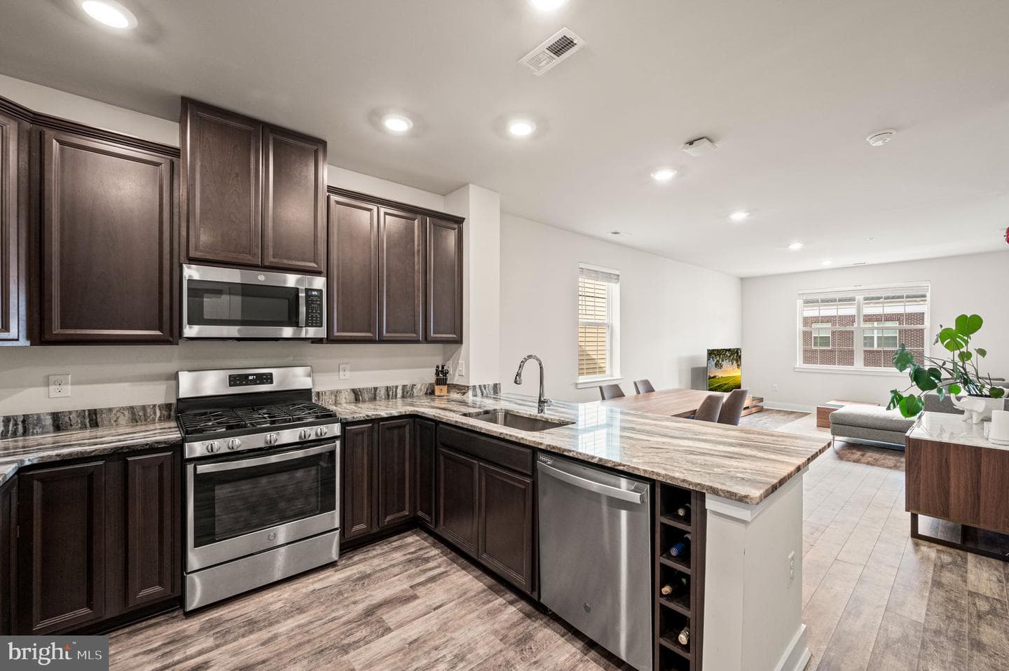 142 Fleet Court photo 9