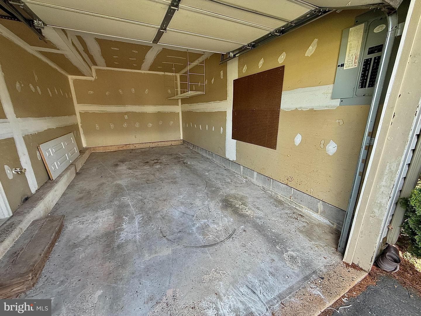 1129 School House Ln photo 6