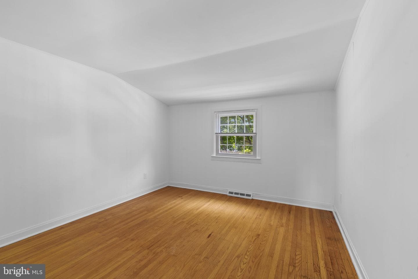 214 Westbury Drive photo 32