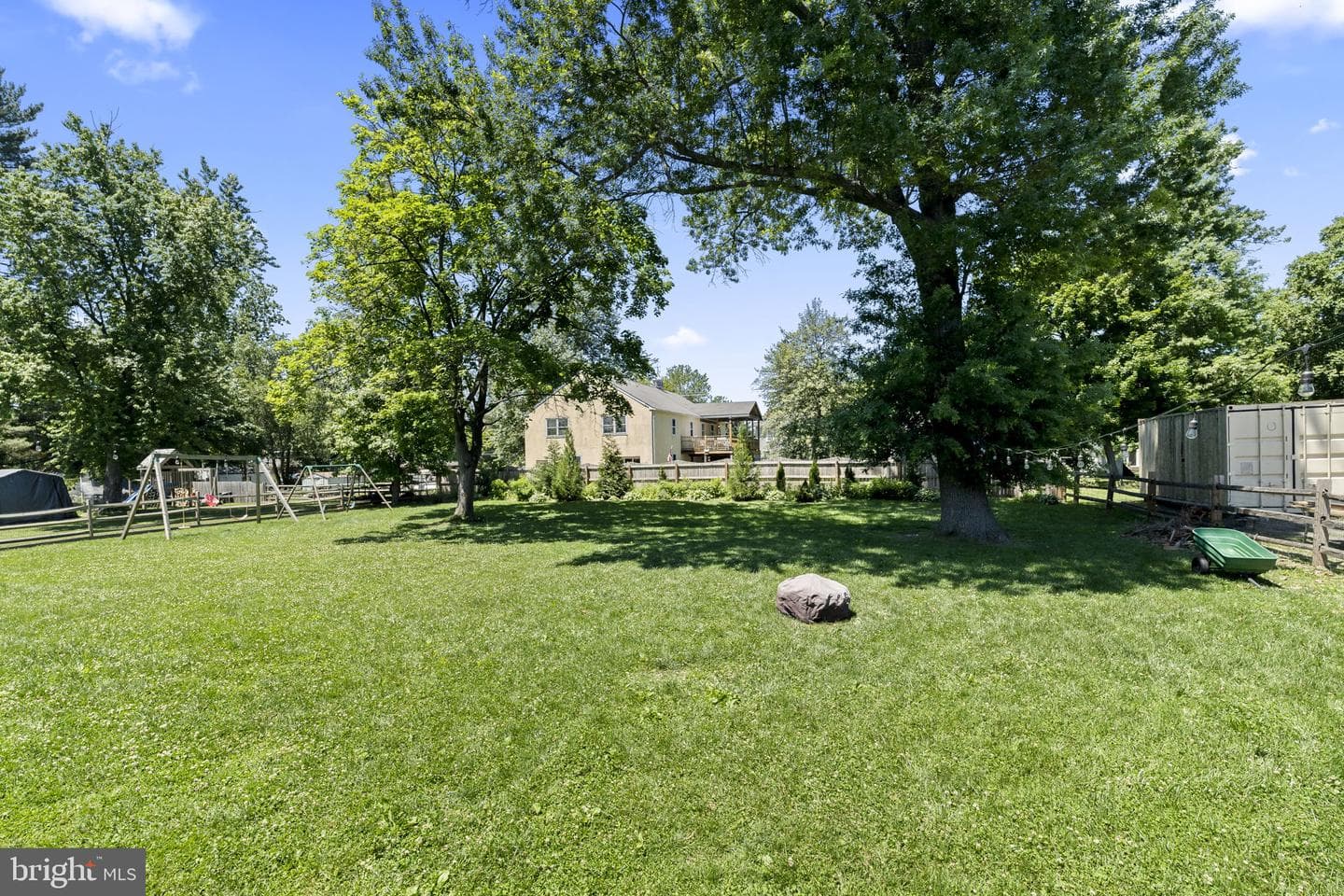 321 W Richardson Avenue photo 40