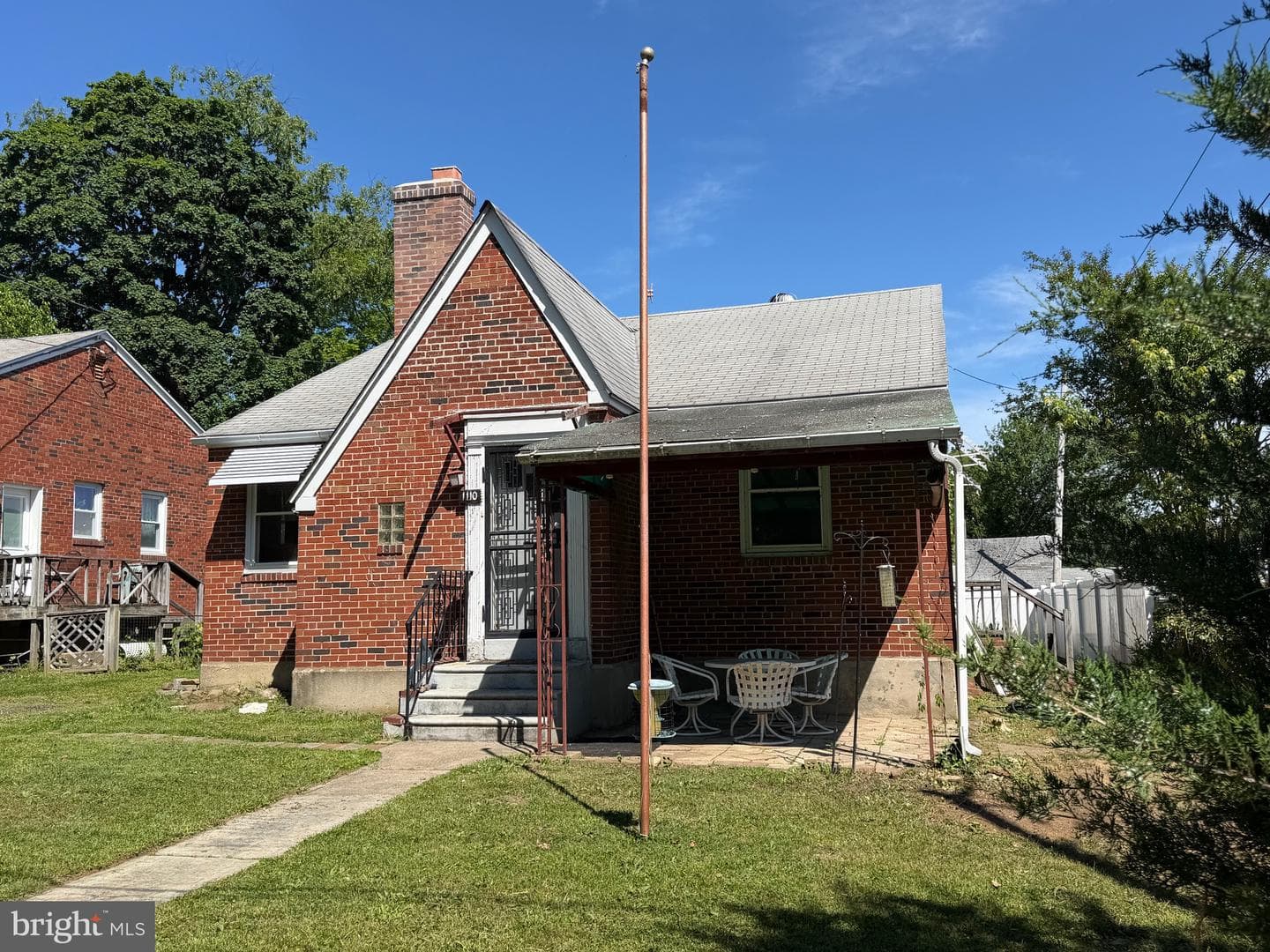 1110 Emerson Lane photo 5
