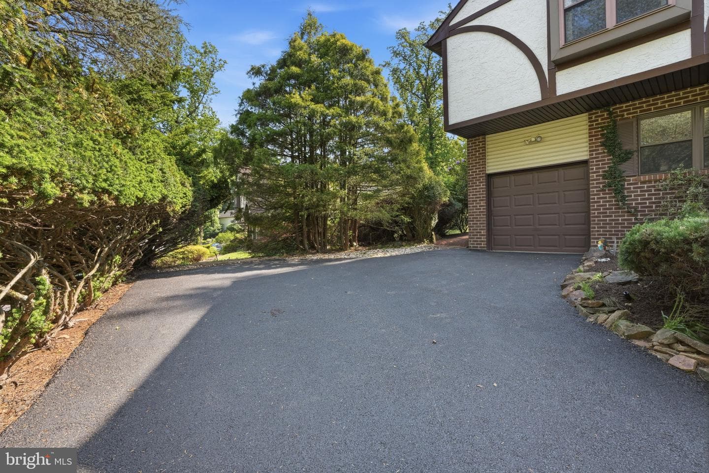 718 Bridgeview Road photo 32