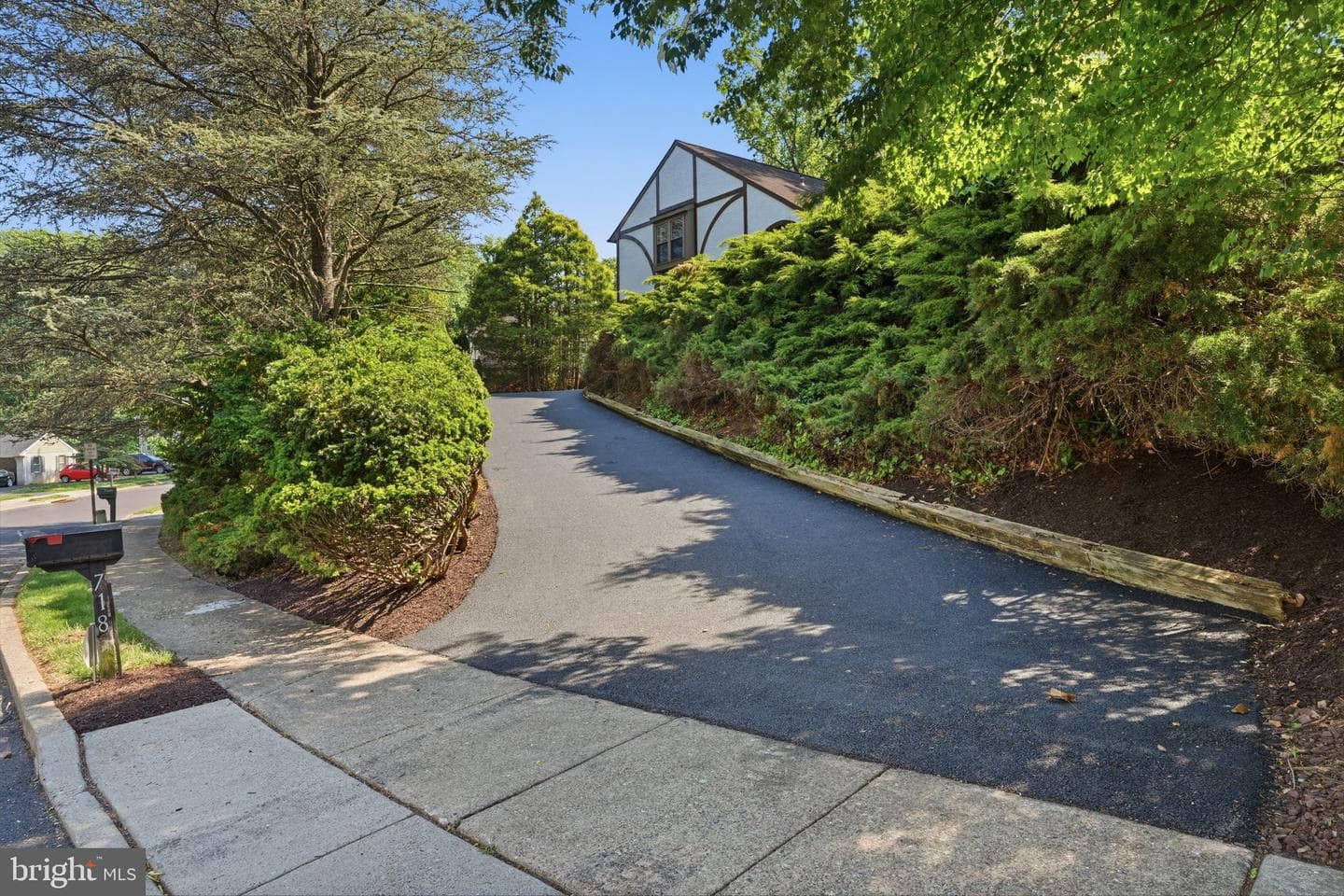 718 Bridgeview Road photo 34