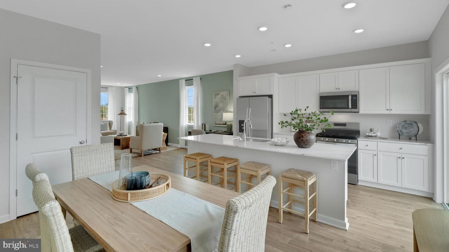 307 Lantern Court photo 16