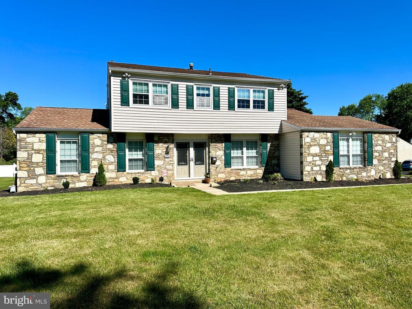 760 Parmentier Road photo 1