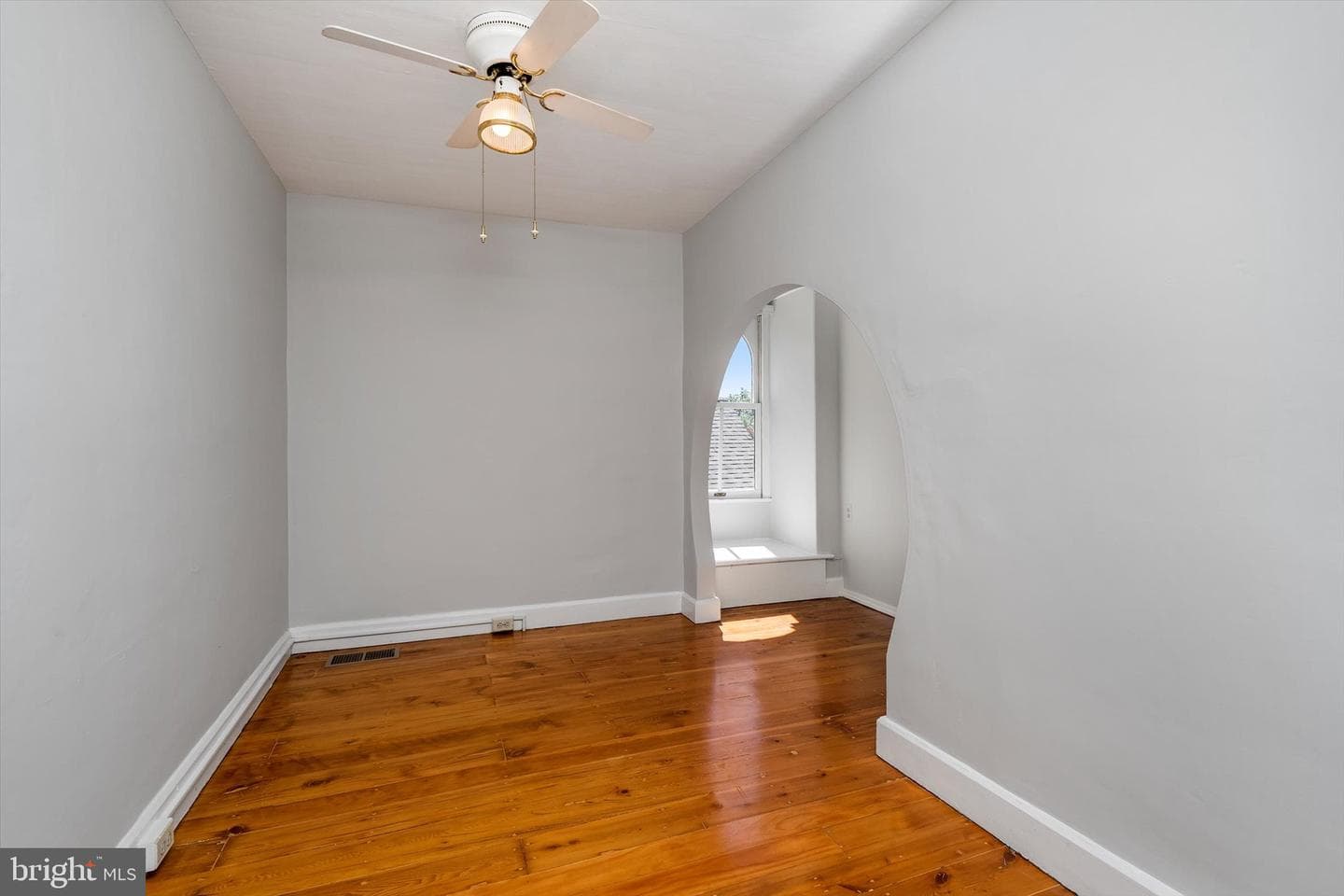 204 E Washington Avenue photo 39
