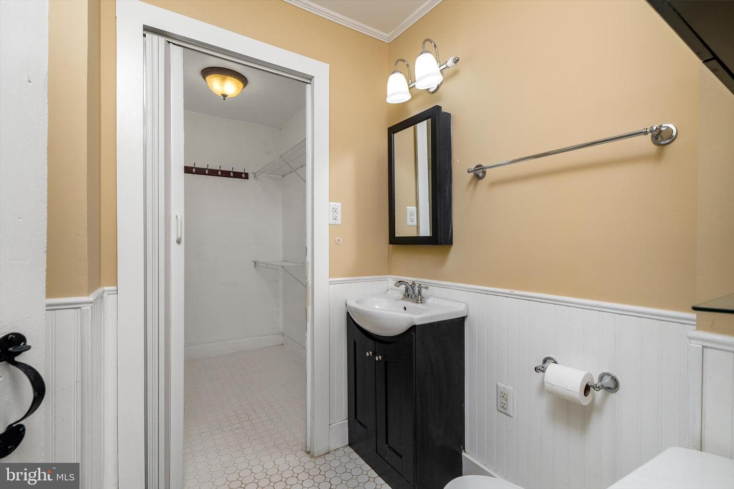 204 E Washington Avenue photo 41