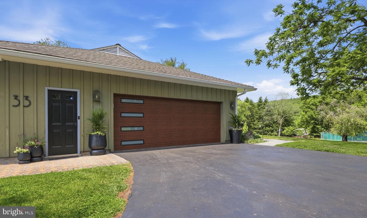 33 Woodhill Road photo 3
