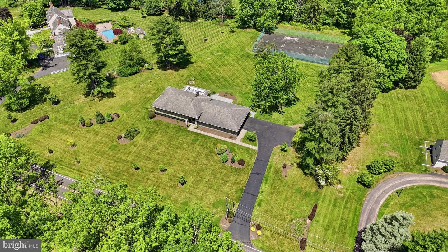 33 Woodhill Road photo 52