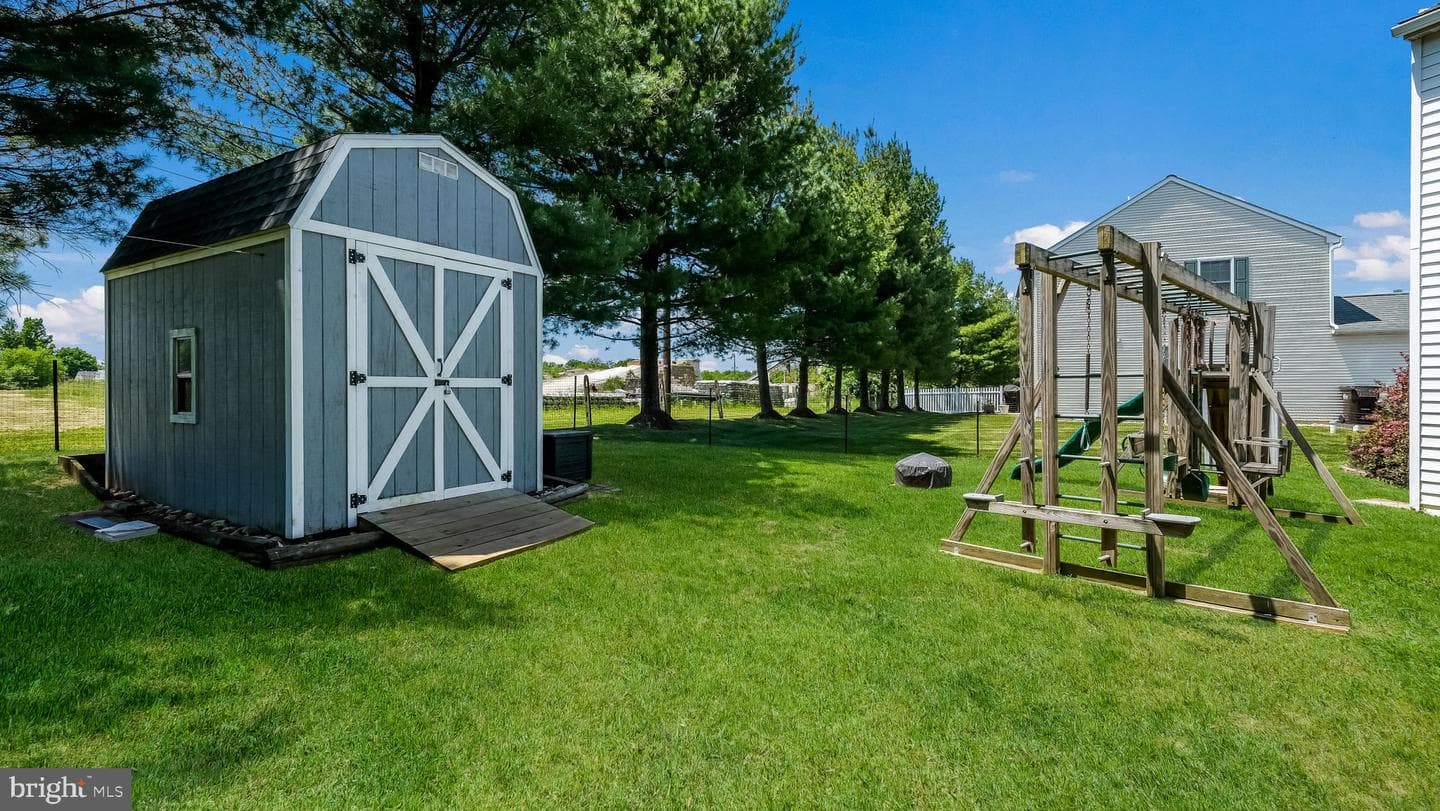 537 Whitford Circle photo 34