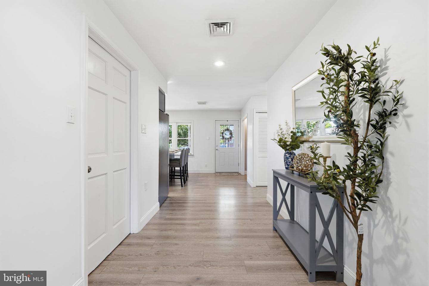235 Waltham Road photo 9