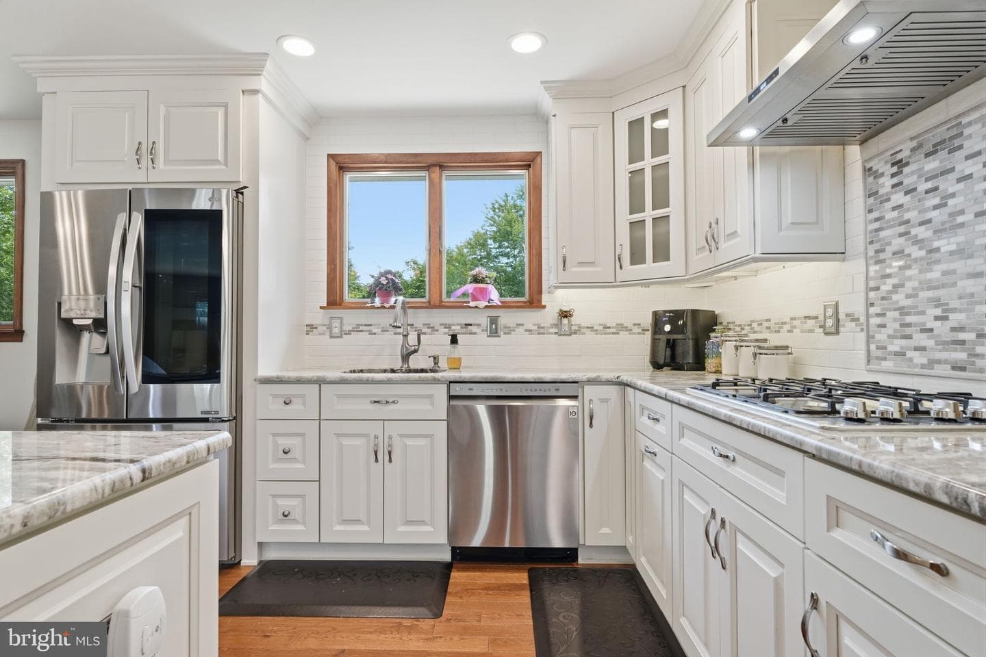 688 Fairfield Drive photo 13