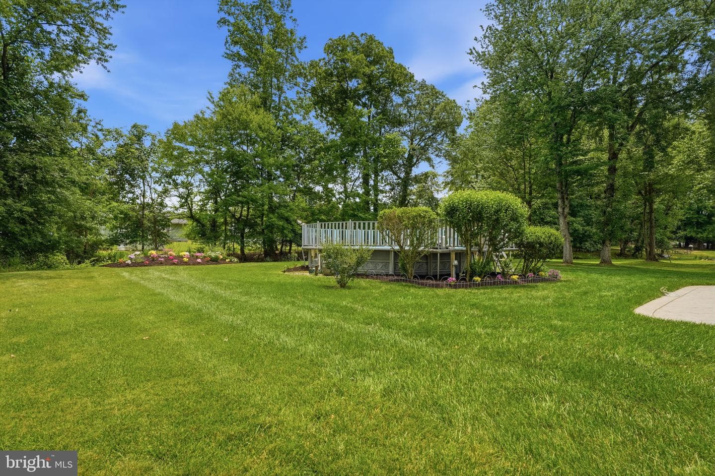 688 Fairfield Drive photo 38