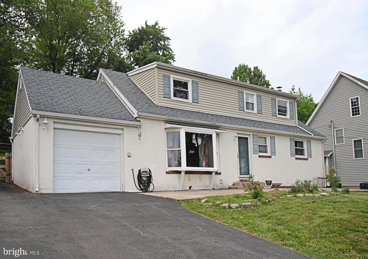 87 Hellberg Avenue photo 1