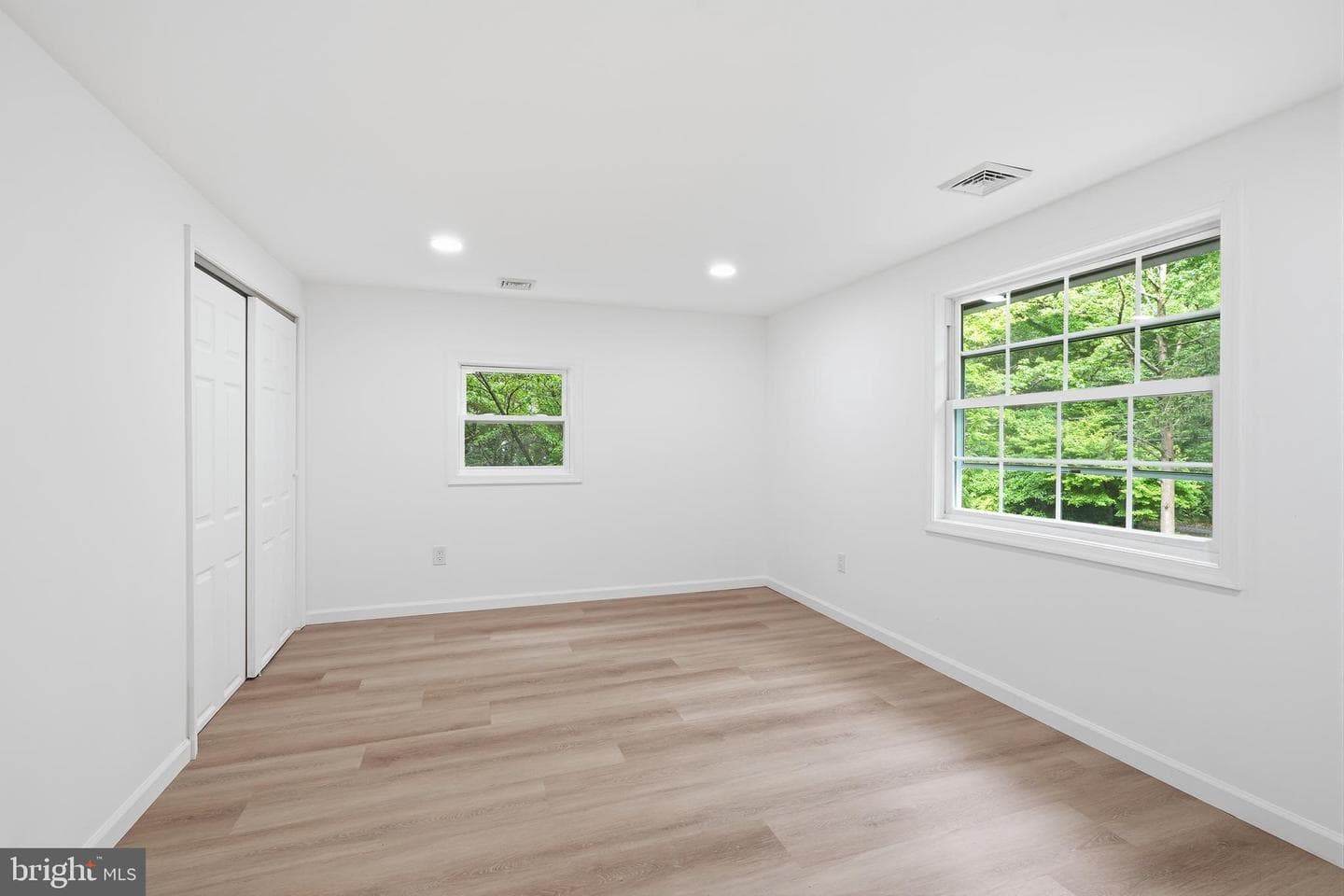 227 W Ferry Road photo 25