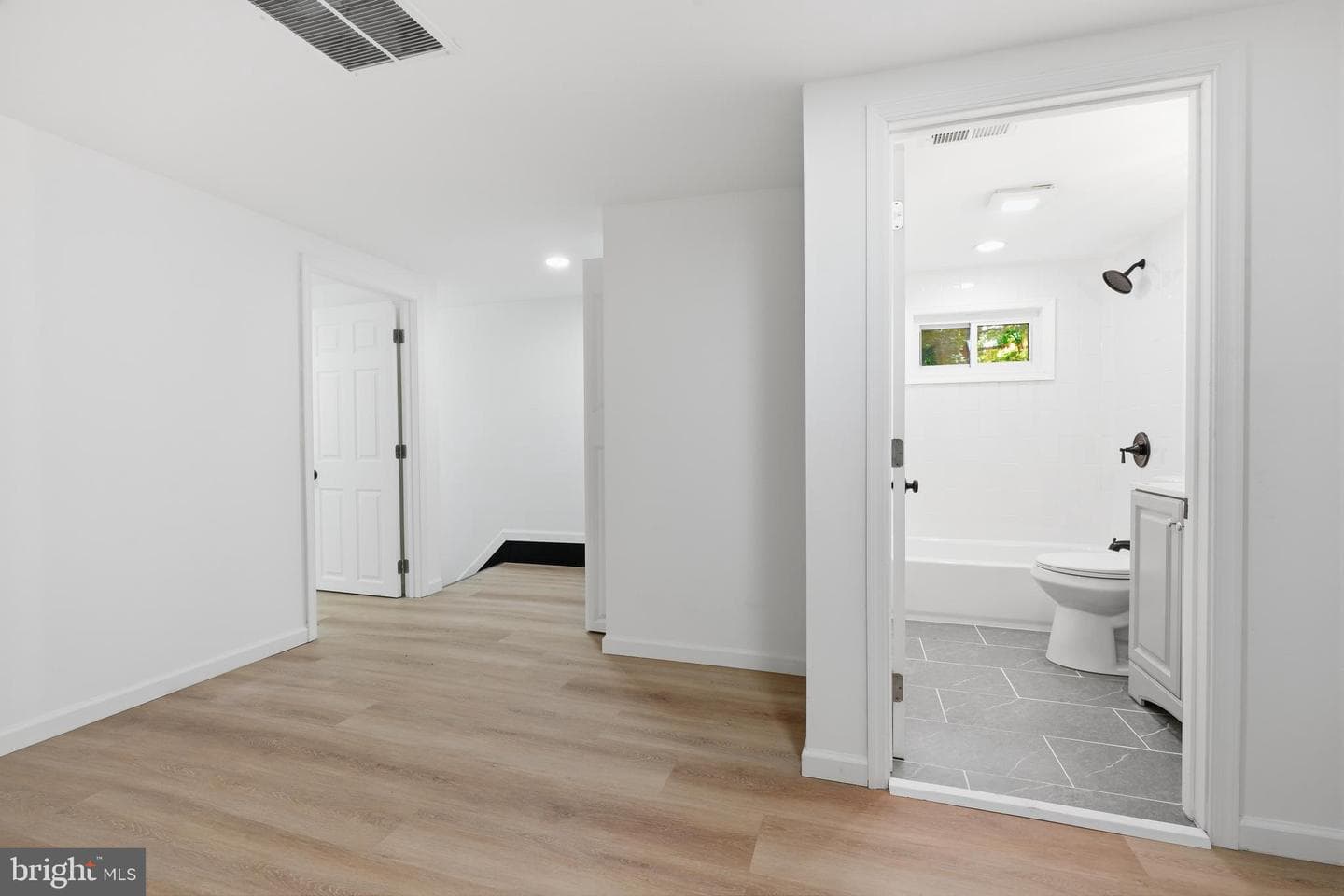 227 W Ferry Road photo 33