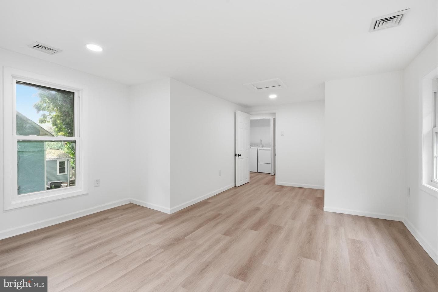 227 W Ferry Road photo 37