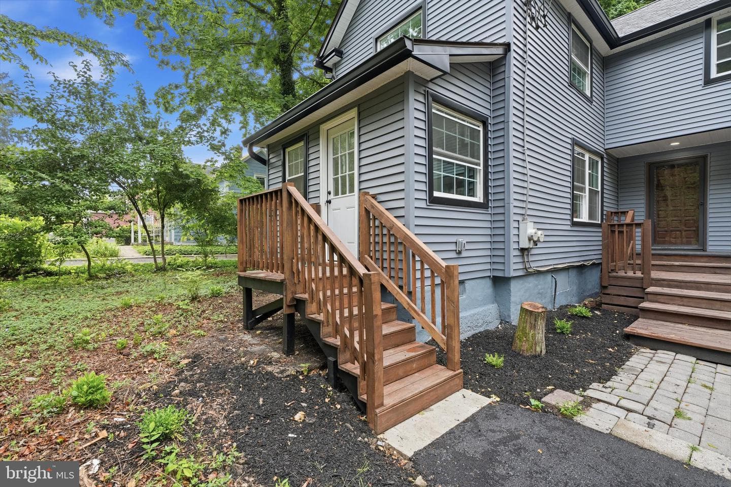 227 W Ferry Road photo 4