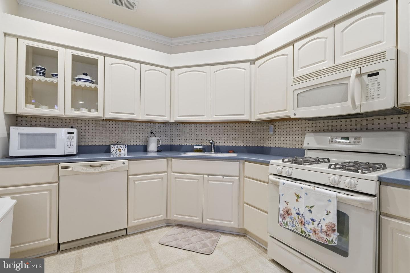 2207 Meridian Boulevard #2207 photo 5