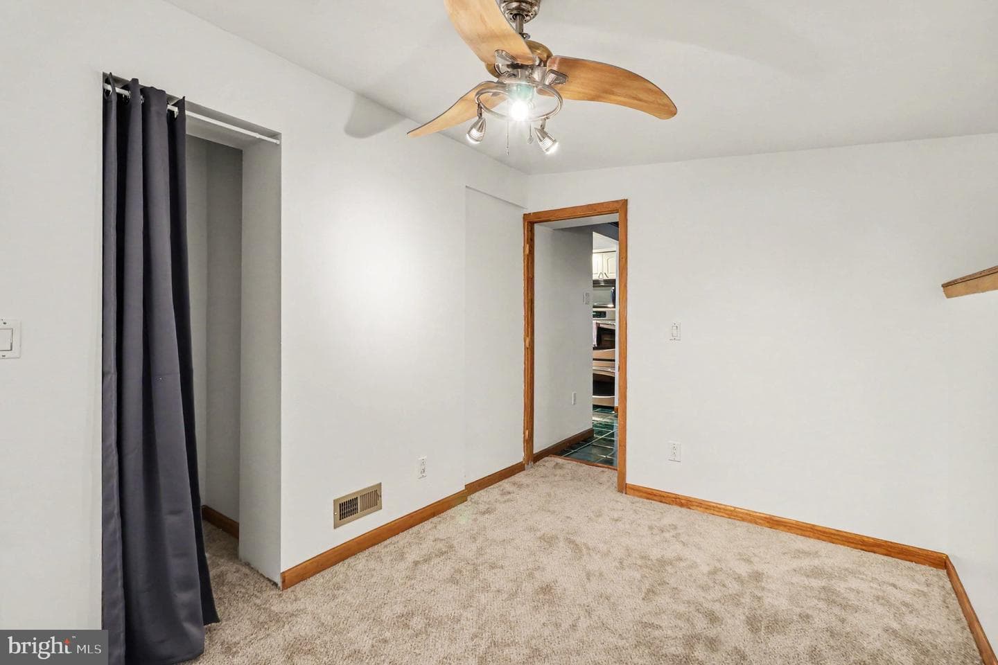 4667 N River Drive photo 22