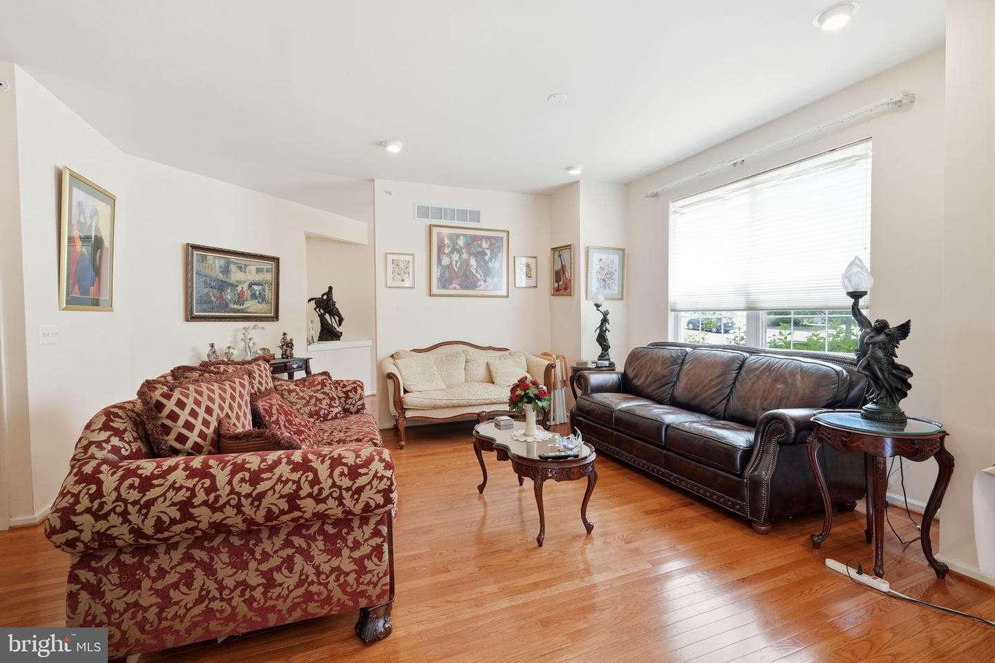 301 Eaton Court #20 photo 15